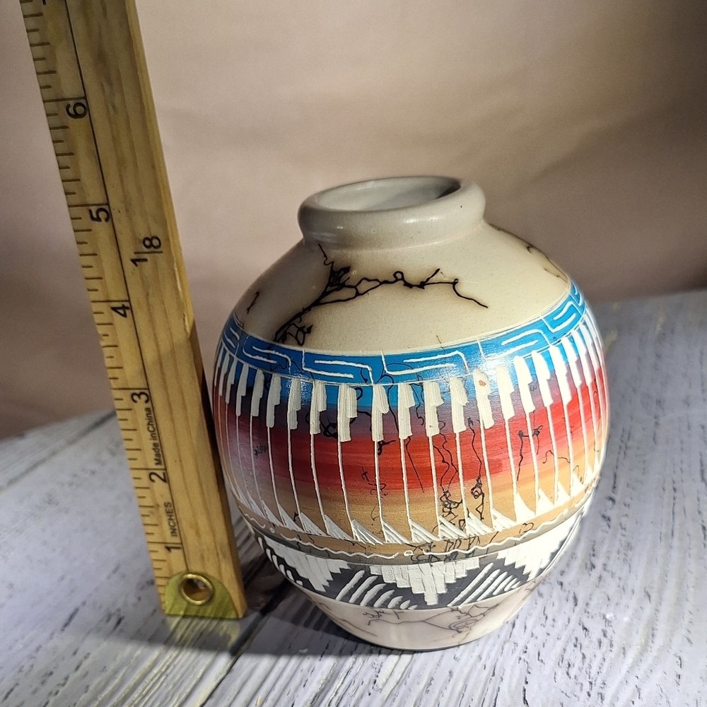 Native American Navajo Horsehair Signed Etched Pottery Vase Blue/Red/White - Picture 7 of 12